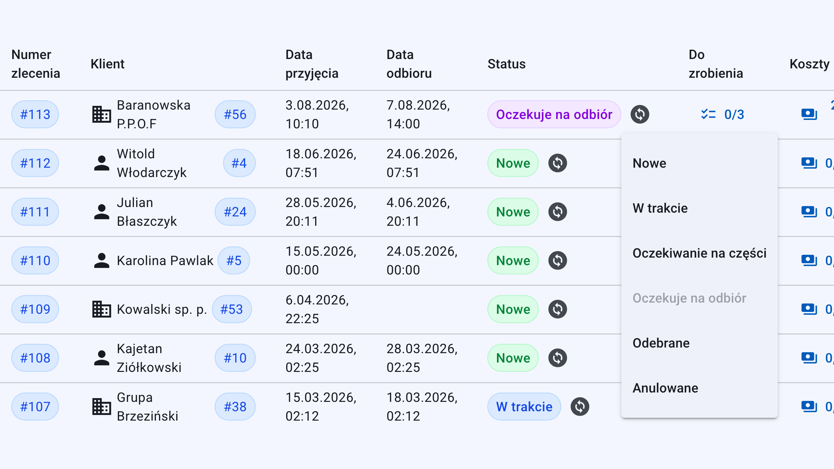 Lista zleceń z otwartym menu zmiany statusu: zlecenie „Oczekuje na odbiór” przestawiane na „Odebrane”.
